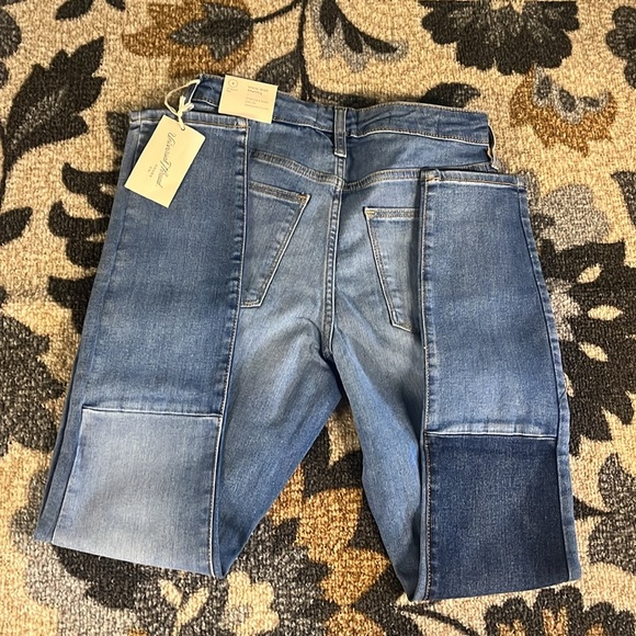 Universal Thread - Picture 2 of 7